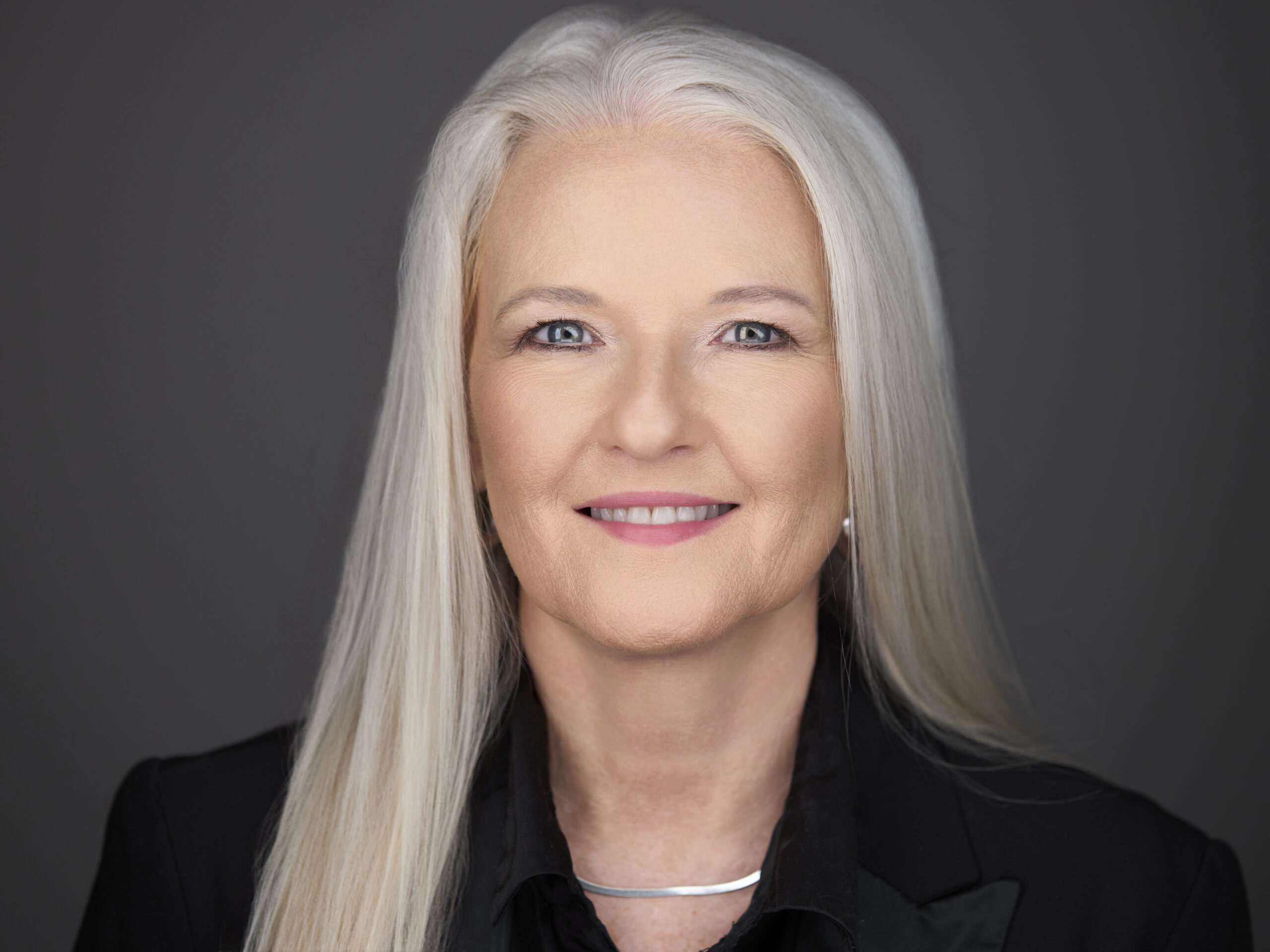 Headshot of Jackie Armstrong